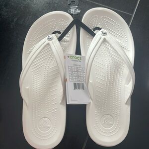 ☀️Brand New Crocs Flops 😎